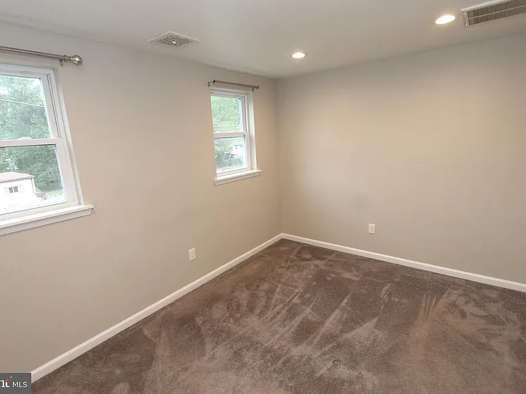 1807 Parkview Ave — Photo 10