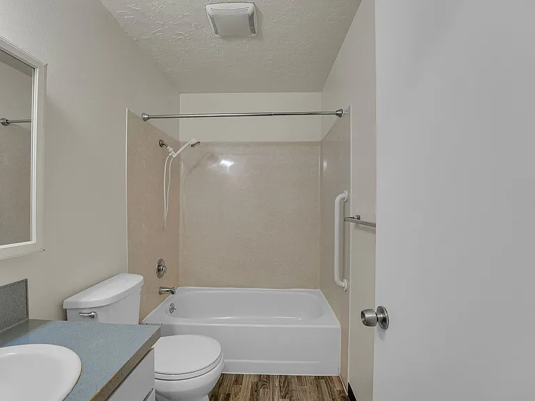 1038 NE 21st Ave — Photo 7
