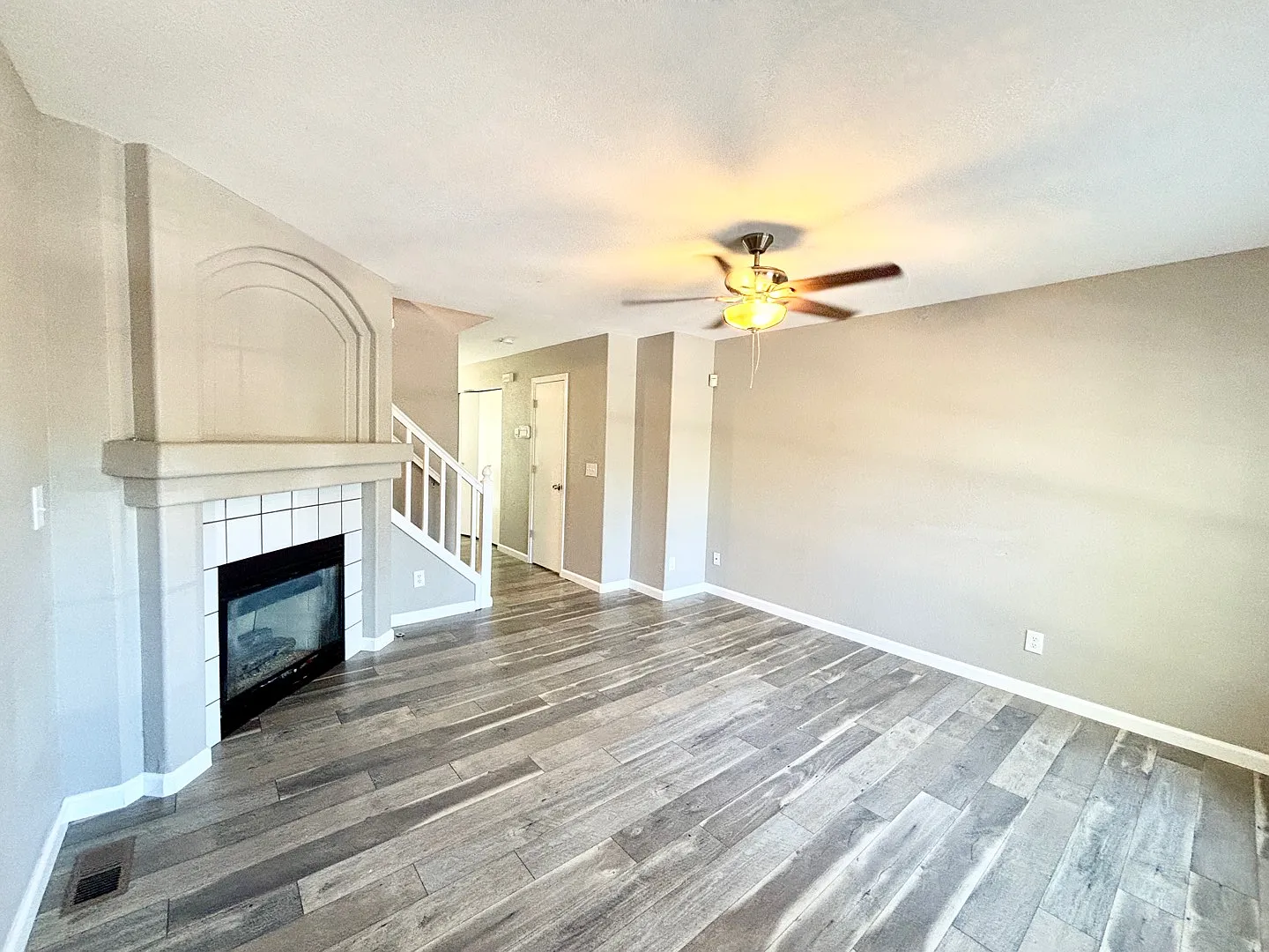 3 bed, 1092 sqft, $2,300 — Photo 2