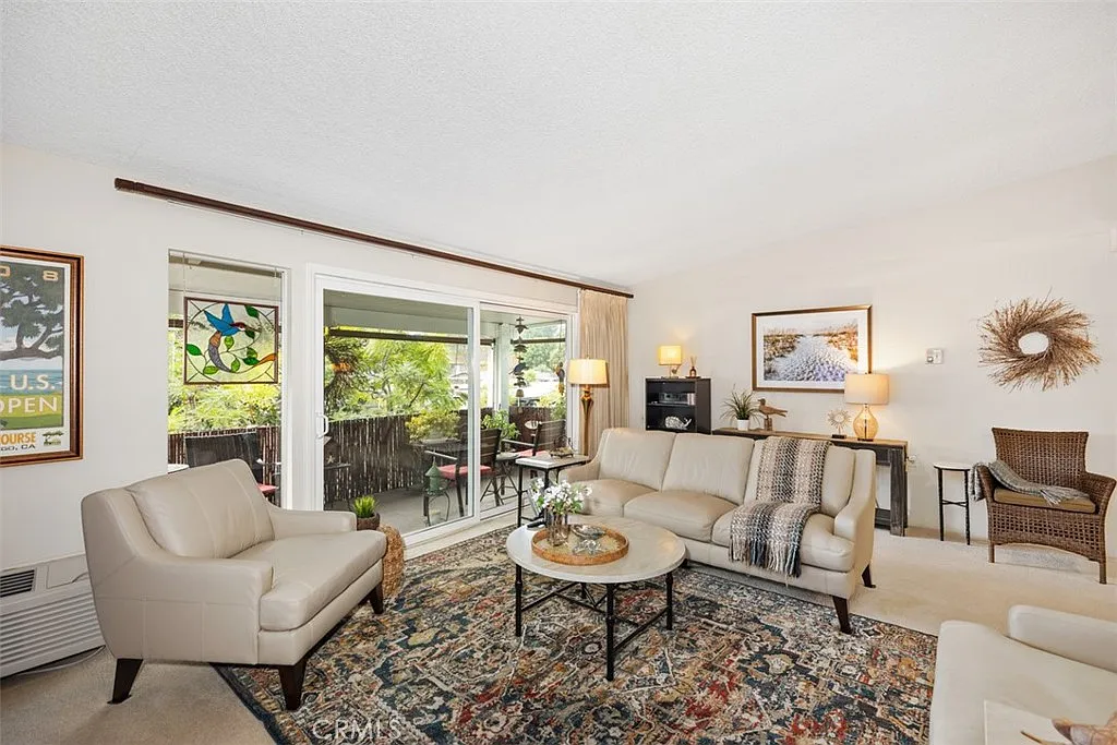 2 bed, 1040 sqft, $2,800 — Photo 1