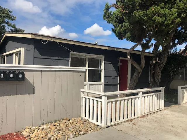 1034 E Grand Ave — Photo 1