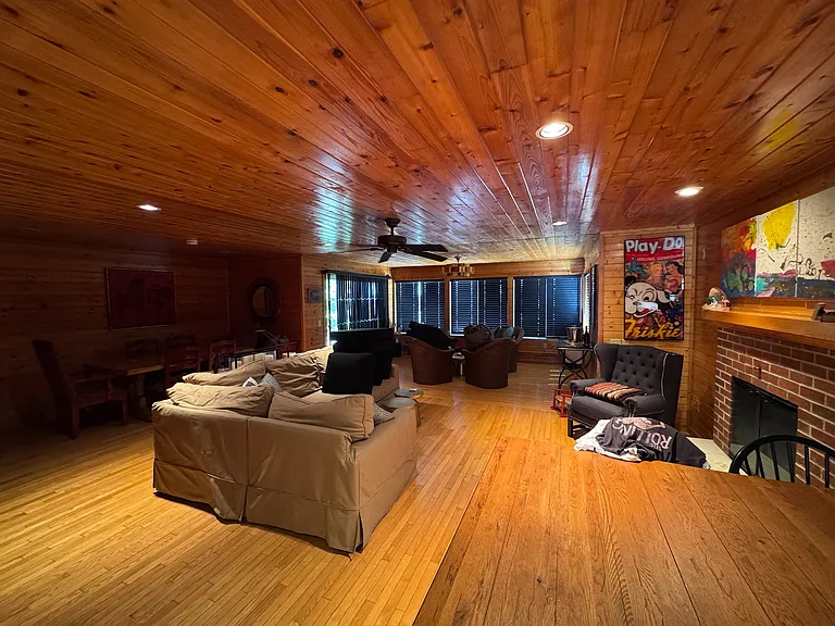 2153 Middleton Beach Rd — Photo 8