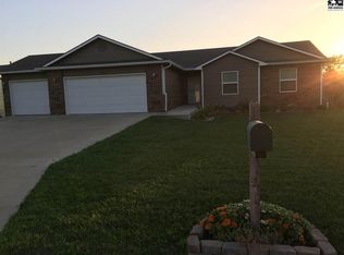 907 S Reed Ave, Lyons, KS 67554