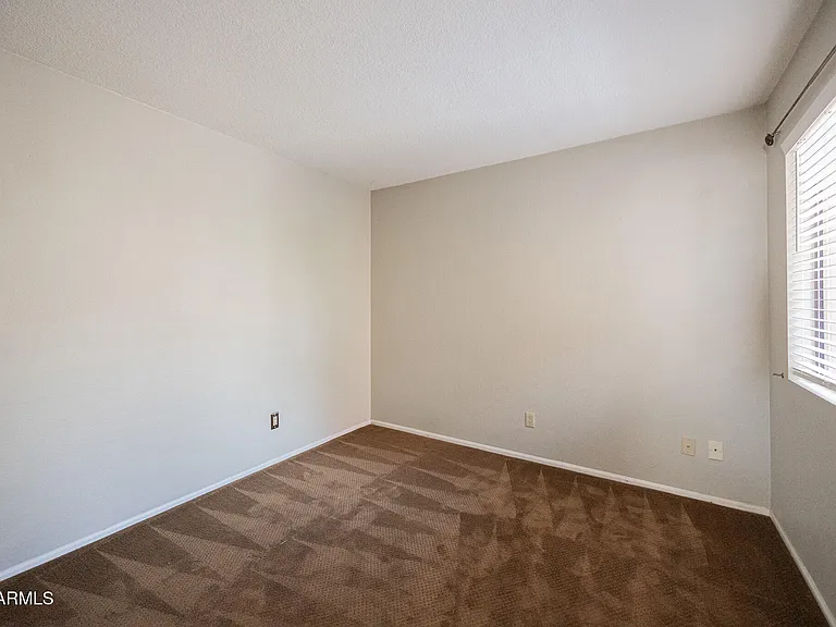1650 N Ventura Ln — Photo 15