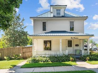 214 11th St, Baraboo, WI 53913