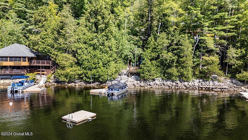 3rd image of 322 Shore Road