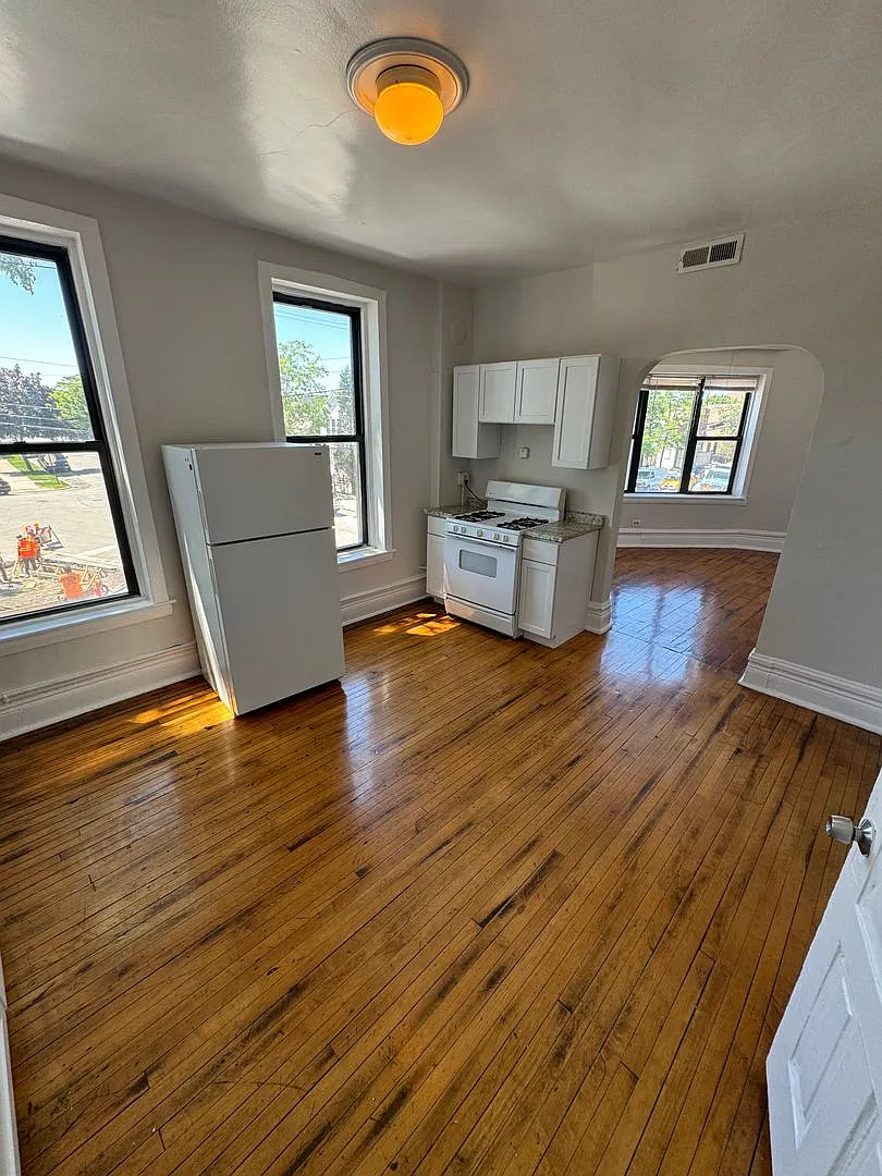 2065 Coulter St & 2409-11 S Hoyne Ave — Photo 1