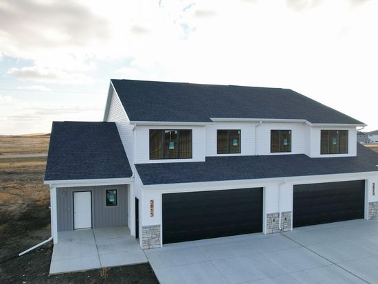 5815 Davies Dr, Bismarck, ND 58503