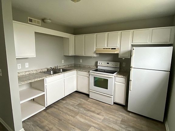 3rd image of 3606 Willow Creek Ct