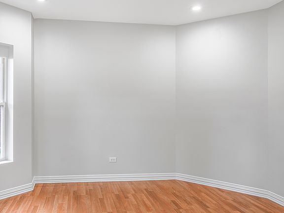 4th image of 6541 S Ellis Ave #1