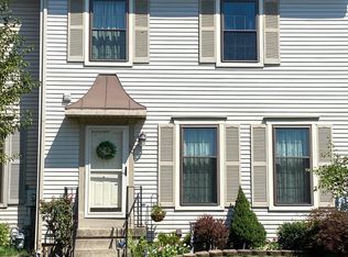 40 Burgundy Dr, Marlton, NJ 08053