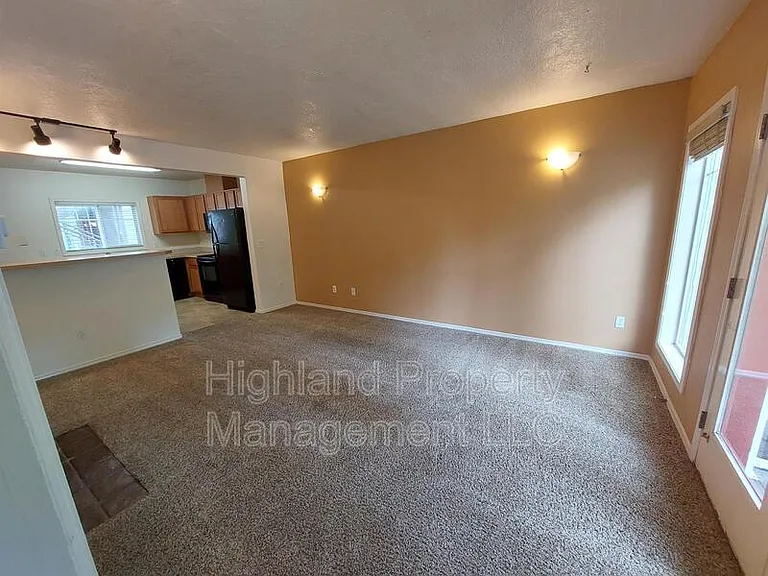 1020 NE B St #7 — Photo 5