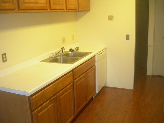 5th image of 4101 Parklawn Ave APT 327