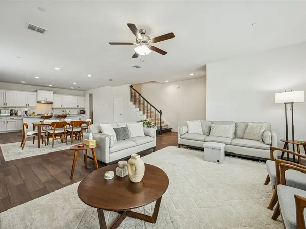 6832 Henry Dr, North Richland Hills, TX 76180