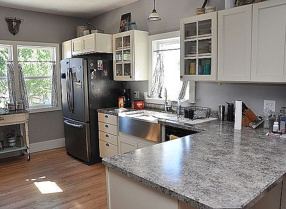 2nd image of 564 N Walnut St