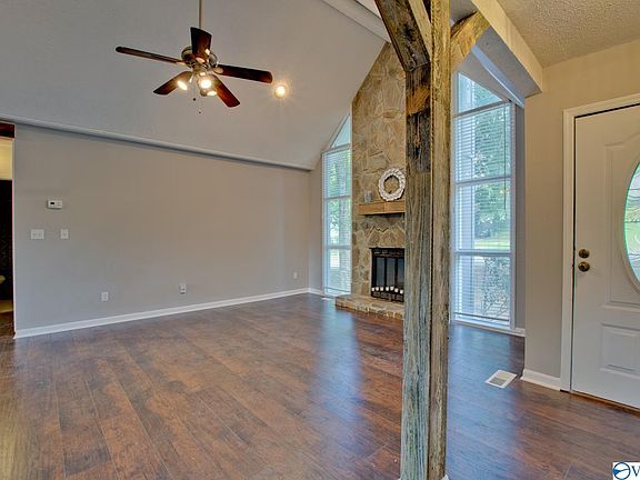 3rd image of 1019 Branscomb Cir SE