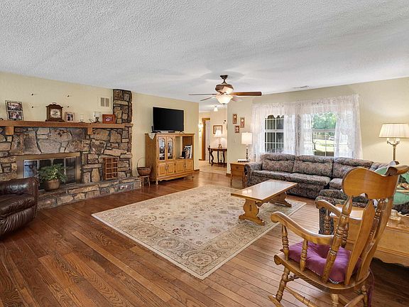 18th image of 115 Edenberg Dr