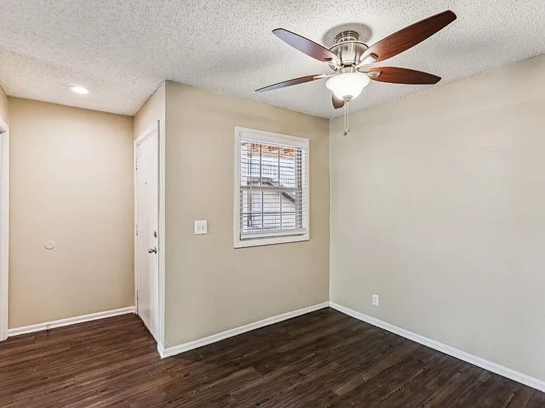 Ashford Place Apartments — Photo 49