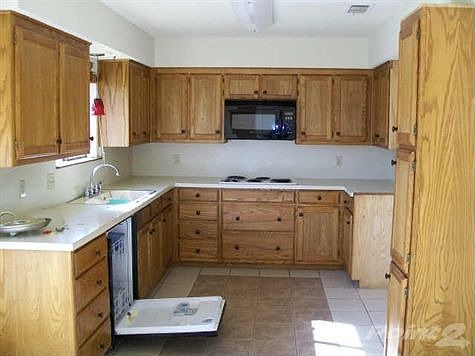 5th image of 200 Cozby St S