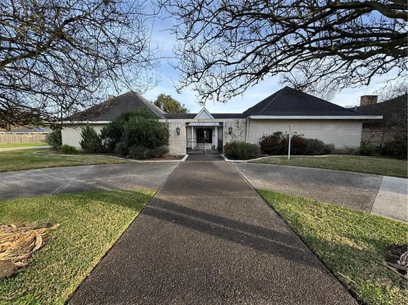 401 Schlief Dr, Belle Chasse, LA 70037