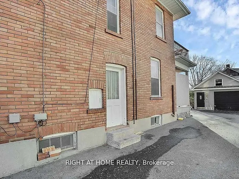 210 Mary St N #BASEMENT — Photo 11