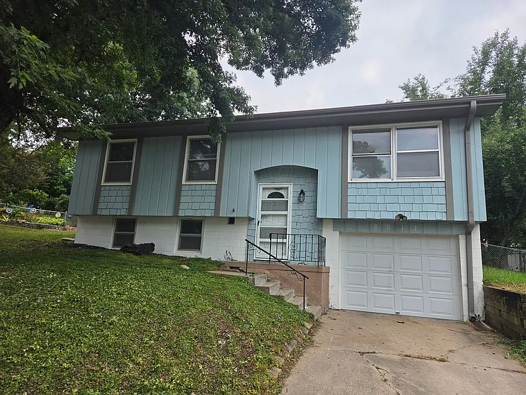 8811 Sprague Cir — Photo 1