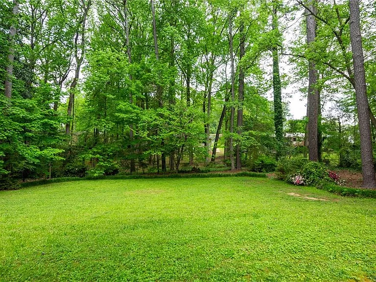 2852 Talisman Ct NE — Photo 27