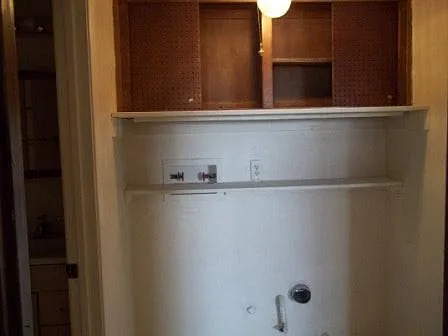 2404 Chelwood Park Blvd NE — Photo 5