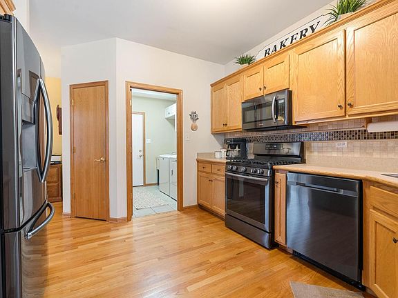 3rd image of 10711 Canterbury Dr