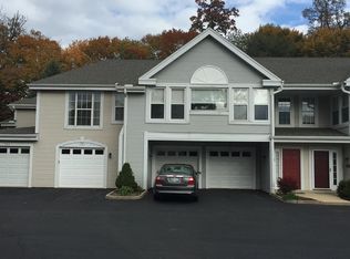 701 Country Place Dr, Lancaster, PA 17601