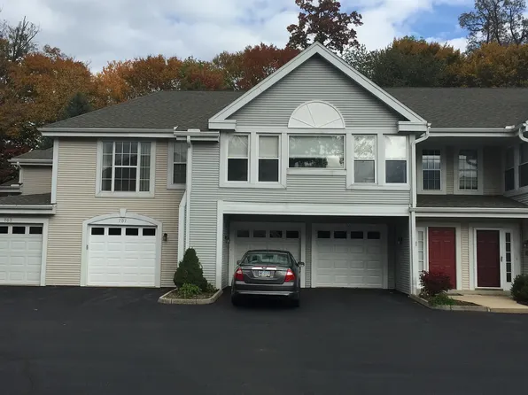 701 Country Place Dr, Lancaster, PA 17601