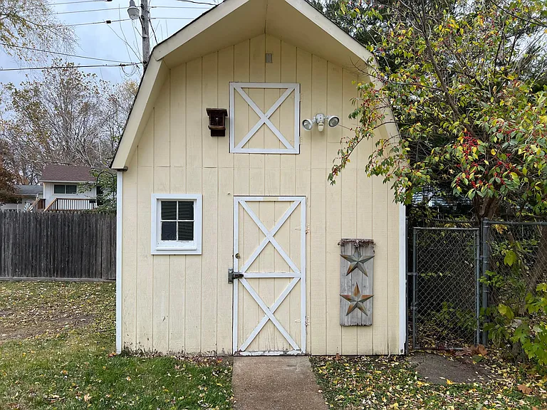 2418 Sheridan Dr — Photo 7