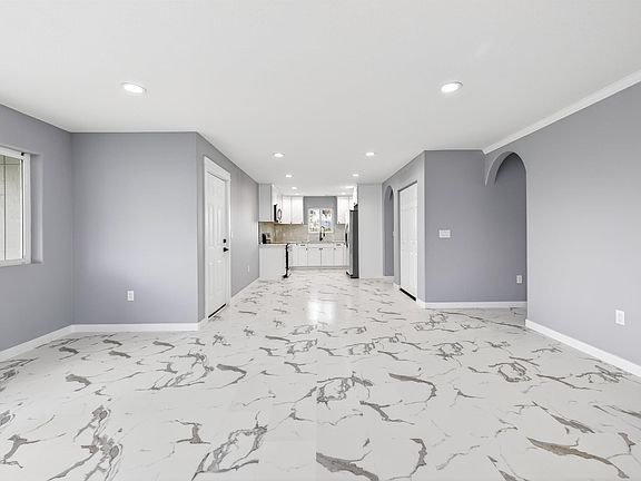 4th image of 412 Victoria St