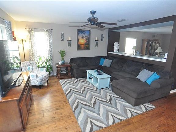 3rd image of 19742 Timberbluff Dr