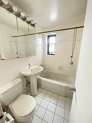 Rented by Queens Apartments Realty LLC | media 17