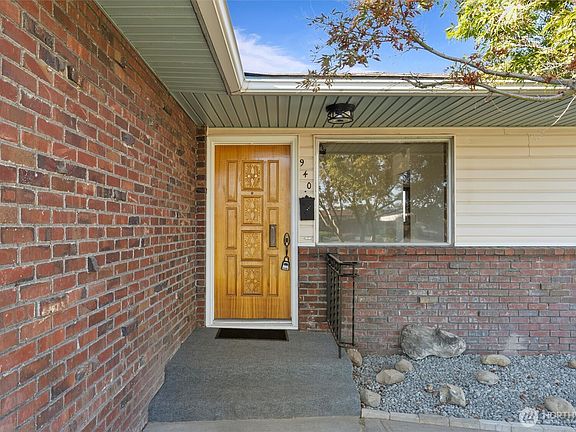 3rd image of 940 S Ironwood Drive