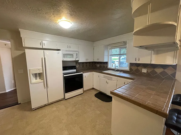 1546 NE 5th Ave — Photo 5