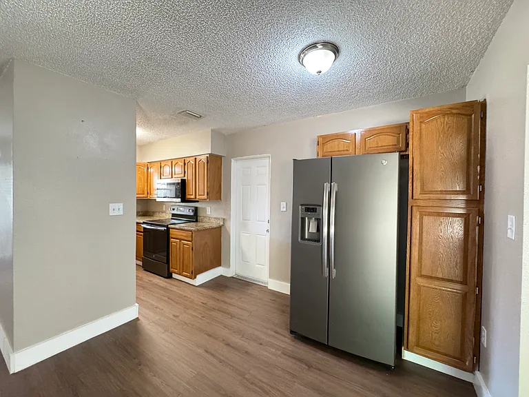310 Longwood Dr — Photo 14