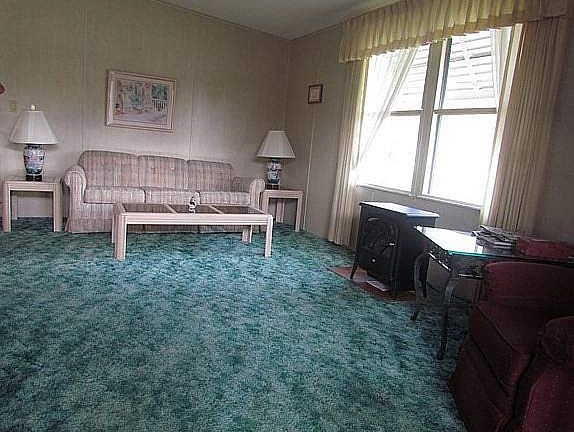 5th image of 101 Evergreen Ln