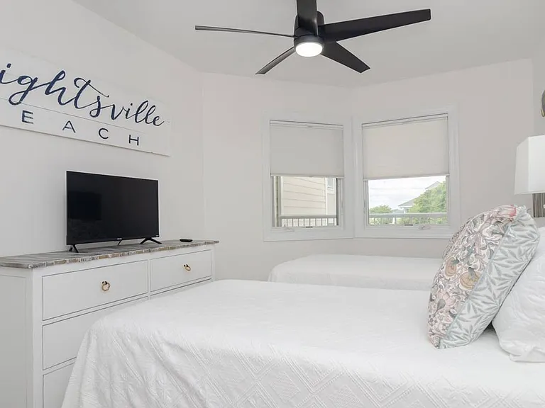 2504 N Lumina Ave #C — Photo 29