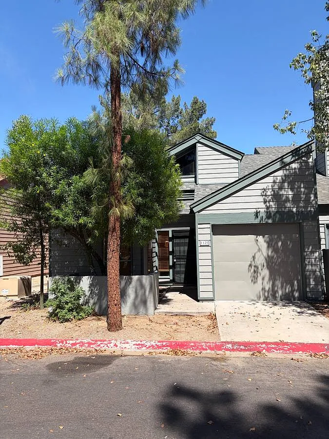 2 bed, 842 sqft, $1,590 — Photo 1