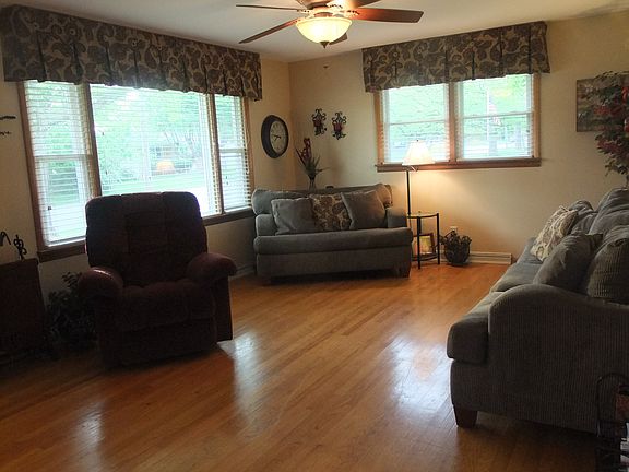 3rd image of 407 Simmons St