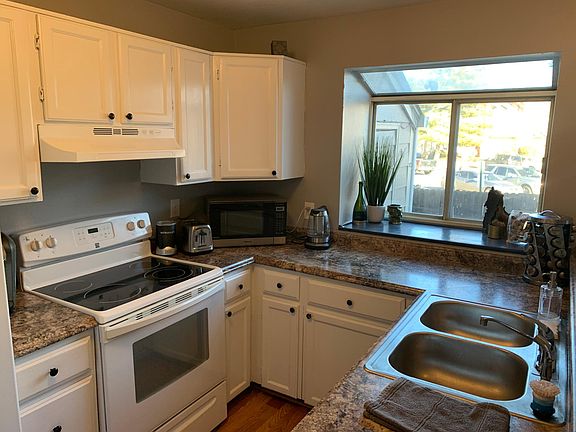 Kitchen (NOW EMPTY)