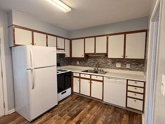 5th image of 3320 Bridges St APT 1-14
