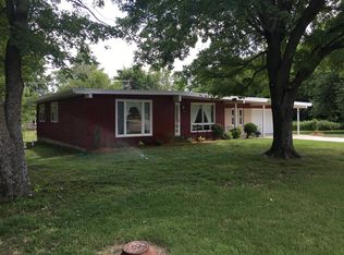 1107 Meadowbrook Rd E, Iola, KS 66749