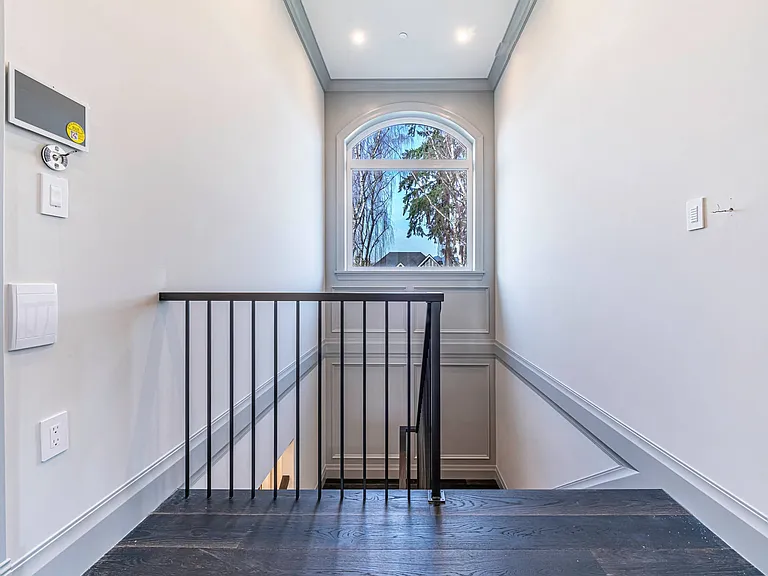 1030 Devonshire Cres — Photo 17