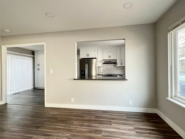 698 Danforth Dr — Photo 5