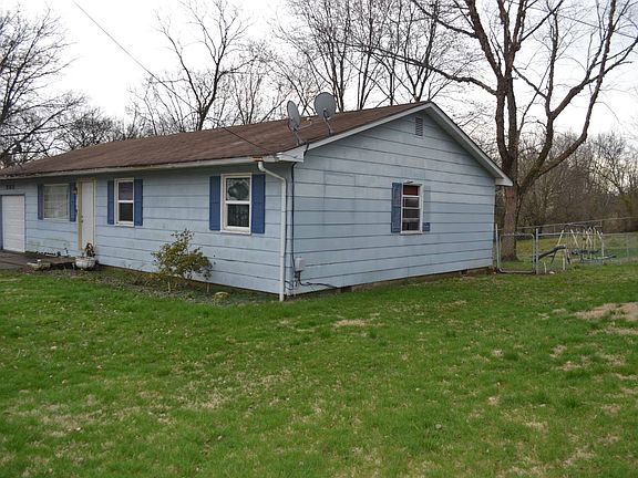 3rd image of 303 E Pine St