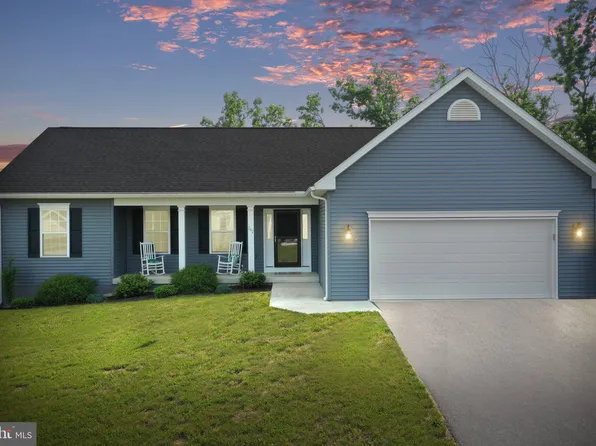 242 Quinella Ct, Martinsburg, WV 25404