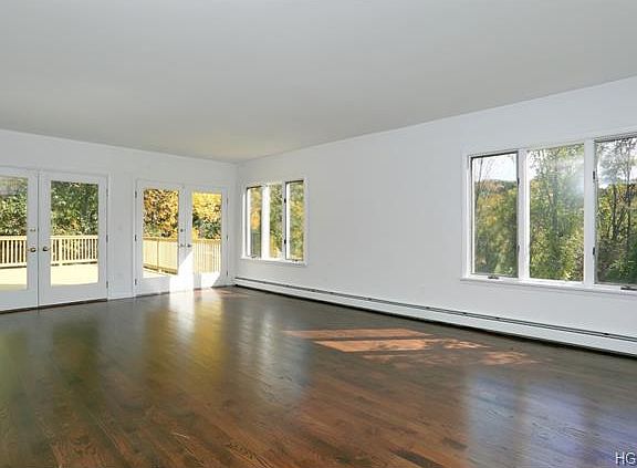 3rd image of 12 Colonel Thomas Ln